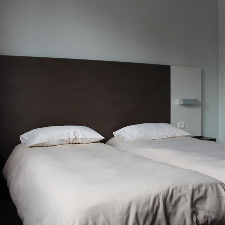 La Hourquie Cafe Hotel Morlaas Kamer foto