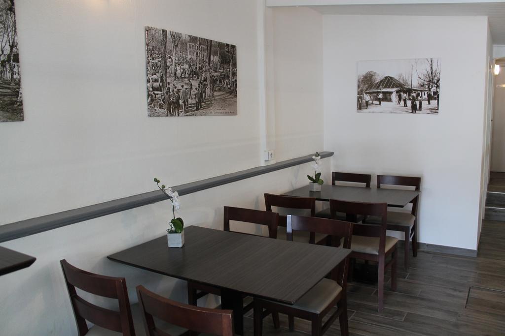 La Hourquie Cafe Hotel Morlaas Buitenkant foto