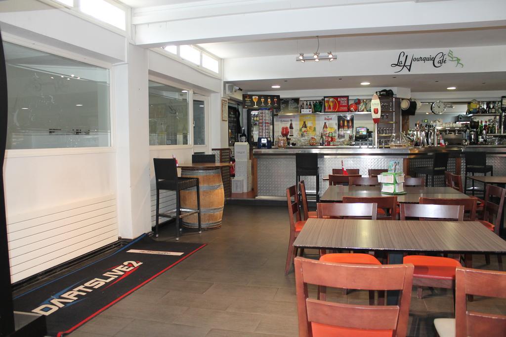 La Hourquie Cafe Hotel Morlaas Buitenkant foto