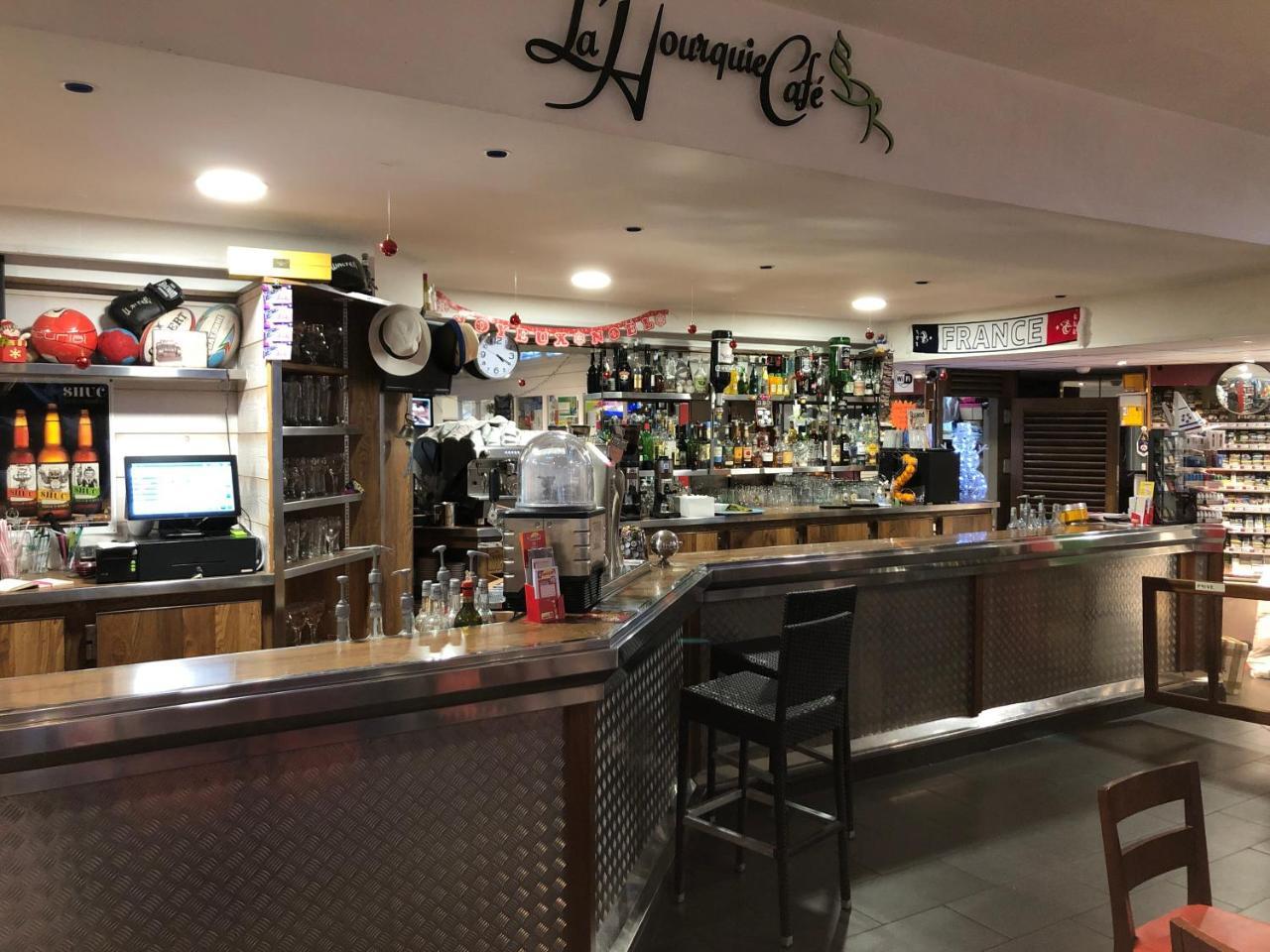 La Hourquie Cafe Hotel Morlaas Buitenkant foto